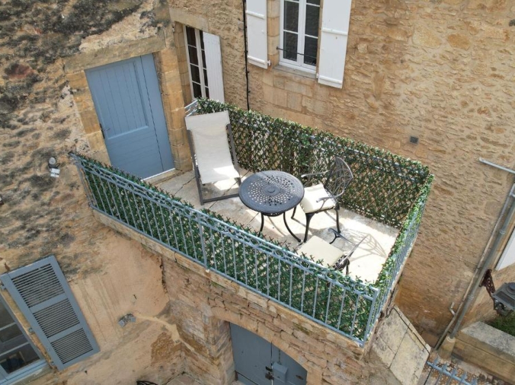 Hotel Le Petite Manoir em Sarlat-la-Canéda, França. Hotel agradável, exclusivo e tradicional. Quartos de luxo e piscina. 