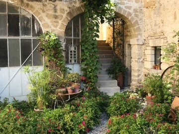 Les Toiles du 15 - Bed & Breakfast ou casa inteira in Montaren-et-Saint-Médiers, Languedoc-Roussillon